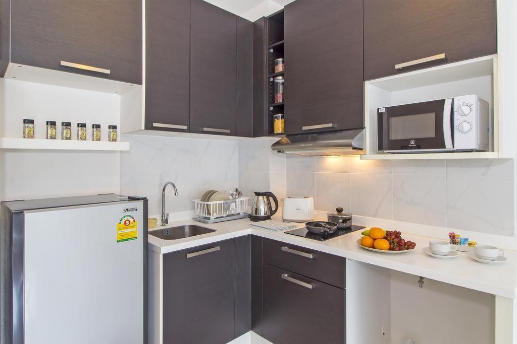 Chic Condo By Resava Karon Exteriör bild